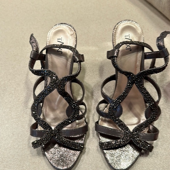 Fun glitzy heels - Picture 1 of 5